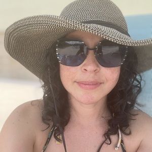 Meet your Posher, Doraliz